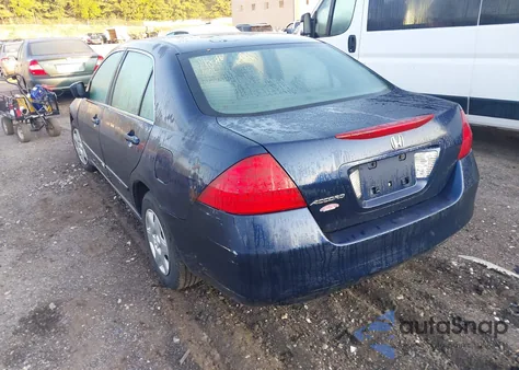 2007 Honda Accord 2.4 Lx z USA, uszkodzony, nr VIN 1HGCM564X7A175922